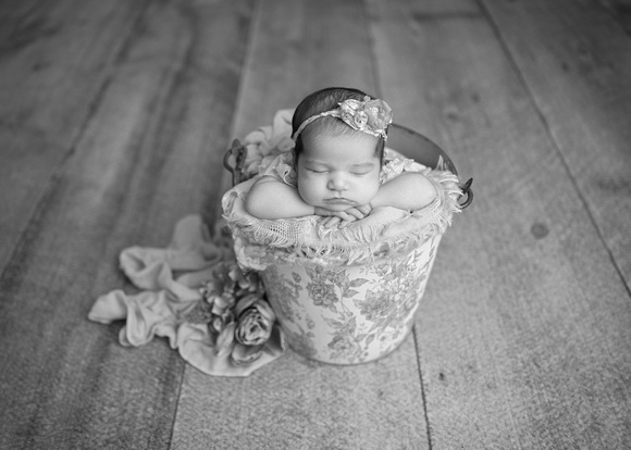 Emilia_newborn_08bw
