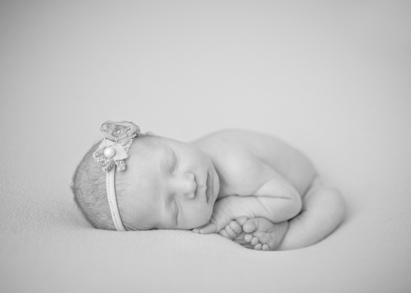 Elora_newborn_26bw