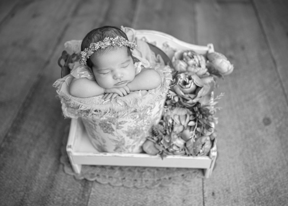 Emilia_newborn_04bw