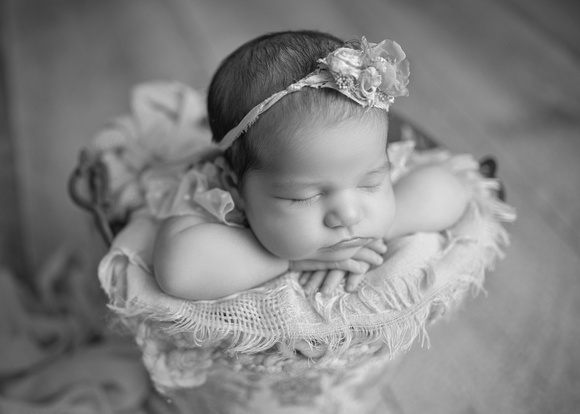 Emilia_newborn_06bw