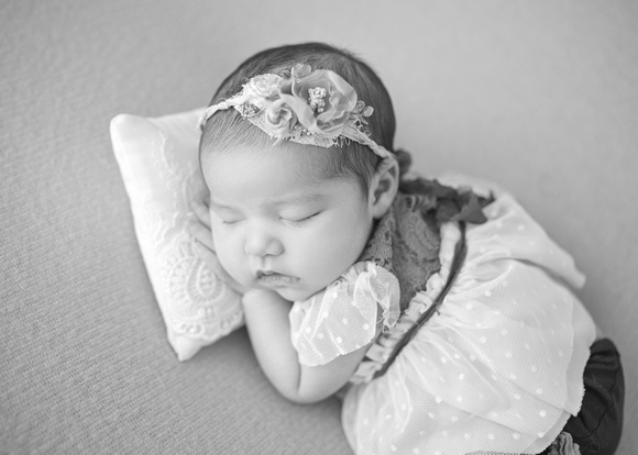 Emilia_newborn_10bw