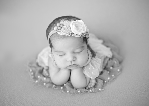 Emilia_newborn_13bw
