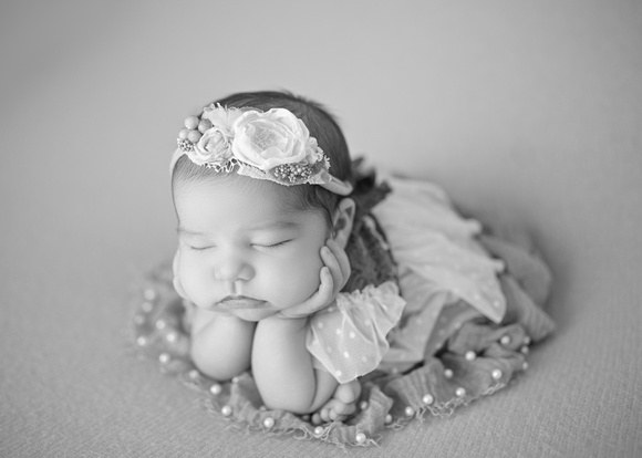 Emilia_newborn_14bw