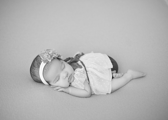Emilia_newborn_12bw