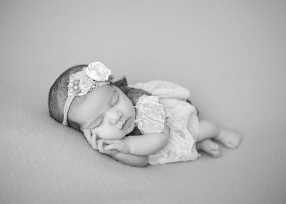 Emilia_newborn_16bw